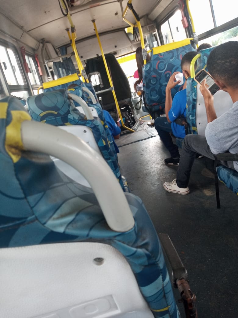 FALTA DE MANUTENÇÃO NOS ÔNIBUS ESCOLARES DE IRARÁ NA BAHIA