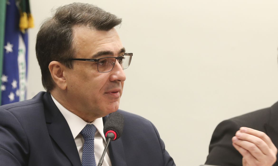 O ministro das Relações Exteriores, Carlos França, participa de audiência pública, promovida pela Comissão de Relações Exteriores e Defesa Nacional da Câmara dos Deputados