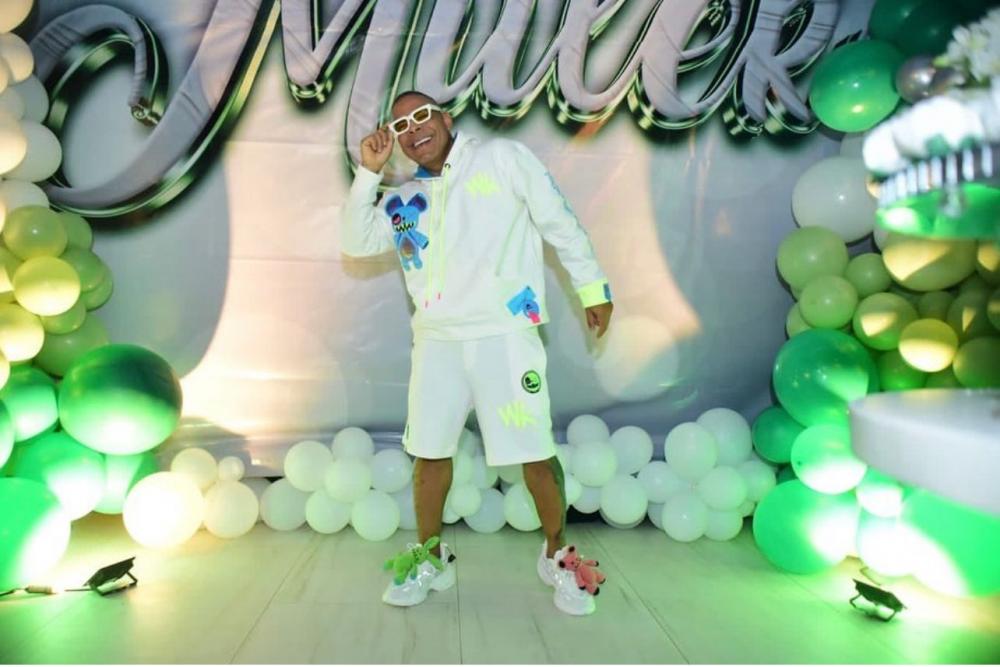 Salvador/Ba: O apresentador Alex Lopes comemorou aniversário com festa temática.