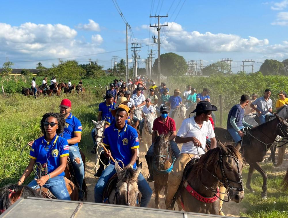 Irará/Ba: Terceira Cavalgada Cavalo do Grupo Raio de Luz atraí centenas de cavaleiros e amazonas