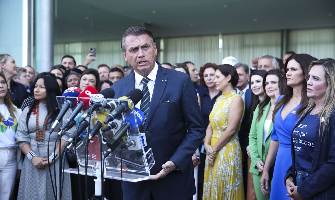 O candidato à Presidência pelo PL, Jair Bolsonaro, recebeu hoje (6) no Palácio da Alvorada um grupo de deputados federais e governadores reeleitos, que manifestou seu apoio à reeleição do mandatário. Foto: José Cruz