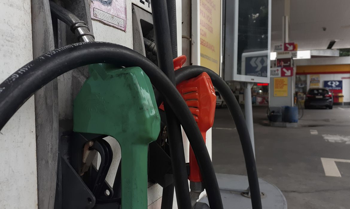 Petrobras reajusta em 12% o preço da gasolina nas refinarias a partir desta quinta-feira Foto: Fernando Frazão