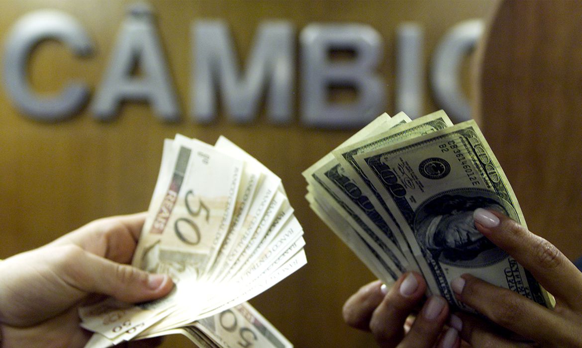 dólar Foto: Reuters/Bruno Domingos