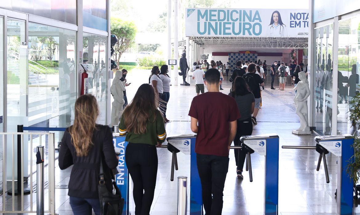Participantes do Exame Nacional do Ensino Médio (Enem) 2021 fazem, neste domingo (28), segundo dia de avaliação, provas de matemática e de ciência da natureza. Foto: Valter Campanato