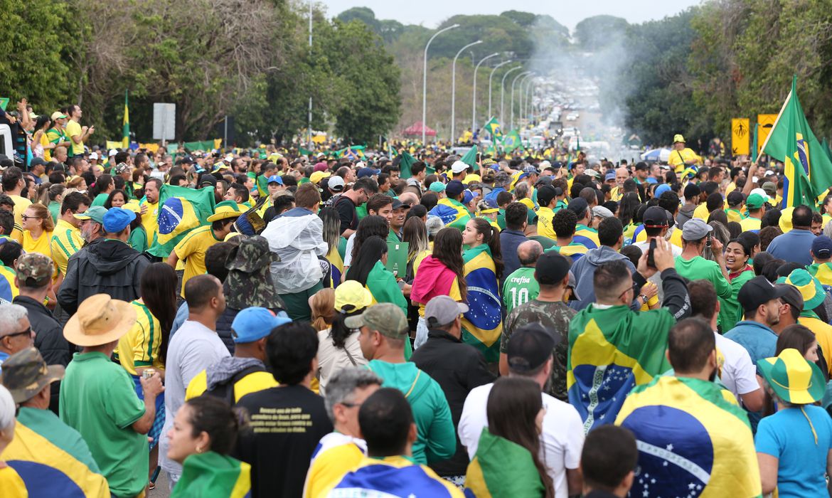 Manifestantes se reúnem em frente ao QG do Exército em Brasília Foto: Valter Campanato