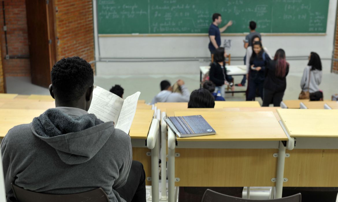UnB foi a primeira universidade federal a adotar sistema de cotas raciais UnB reserva vagas para negros desde o vestibular de 2004 Percentual de negros com diploma cresceu quase quatro vezes desde 2000, segundo IBGE Foto: Marcello Casal Jr