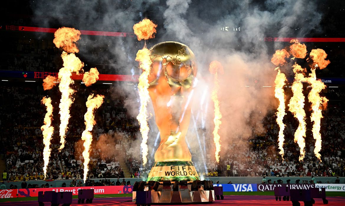 Soccer Football - FIFA World Cup Qatar 2022 - Group A - Qatar v Ecuador - Al Bayt Stadium, Al Khor, Qatar - November 20, 2022 General view of a giant replica World Cup trophy inside the stadium before the match REUTERS/Dylan Martinez