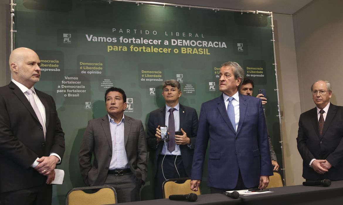 O presidente nacional do Partido Liberal (PL), Valdemar Costa Neto, fala com a imprensa no Centro de Eventos e Convenções Brasil, em Brasília. Foto: Valter Campanato