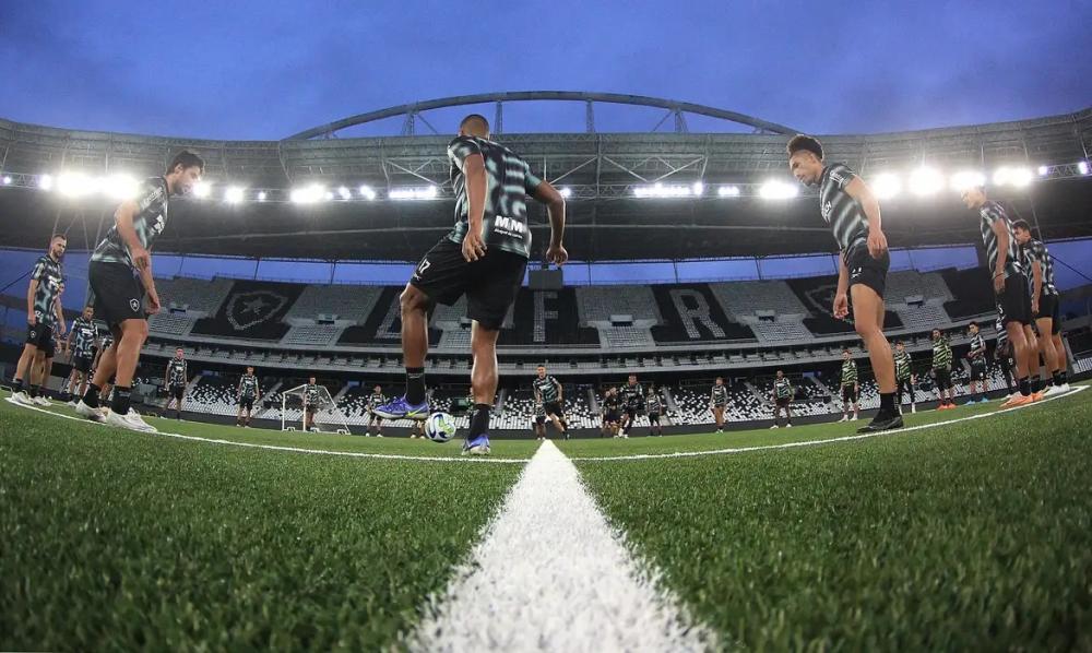 Cano decide e Fluminense supera São Paulo no Maracanã