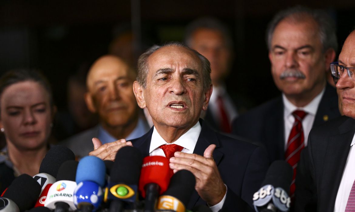 O relator-geral do Orçamento 2023, senador Marcelo Castro, durante entrevista coletiva após reunião com o vice-presidente eleito, Geraldo Alckmin e equipe de transição. Foto: Marcelo Camargo