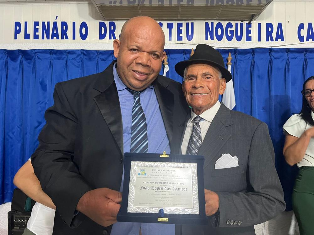 Vereador Luiz Severino (DEM) e o ex-prefeito Sr. João Lopes dos Santos Foto: César Irará