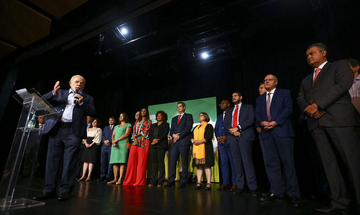 O presidente eleito, Luiz Inácio Lula da Silva, anuncia novos ministros que comporão o governo. Foto: Rovena Rosa