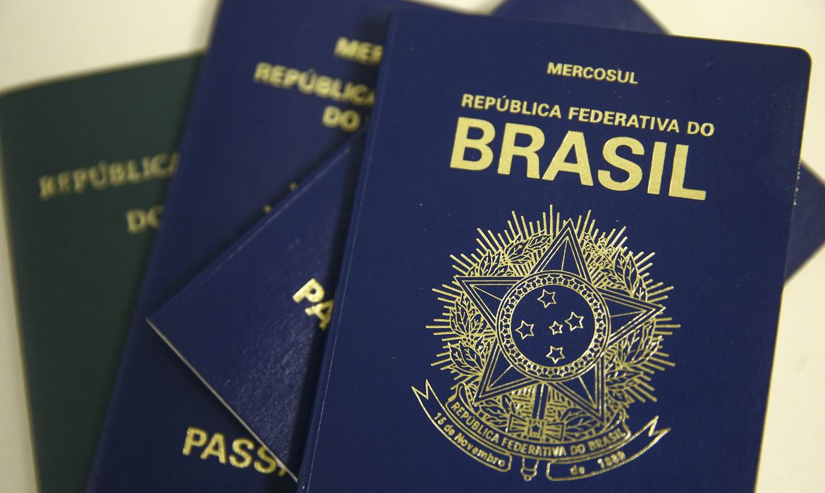 Passaporte brasileiro. Foto: Marcelo Camargo