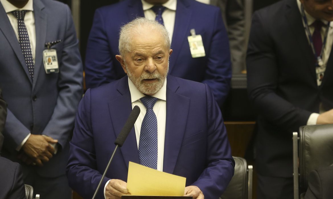 O presidente eleito do Brasil, Luiz Inácio Lula da Silva, durante seu discurso na cerimônia de posse no Congresso Nacional Foto: Valter Campanato