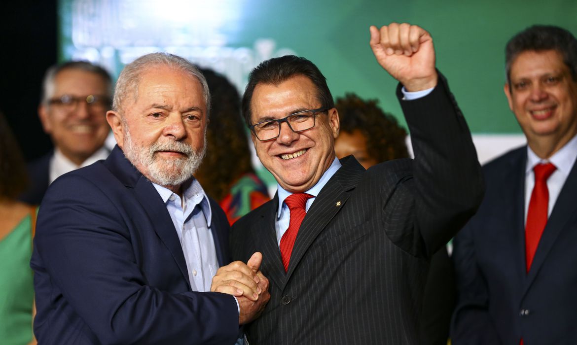 O presidente eleito, Luiz Inácio Lula da Silva, e o futuro ministro do Trabalho, Luiz Marinho, durante anúncio de novos ministros que comporão o governo. Foto: Valter Campanato