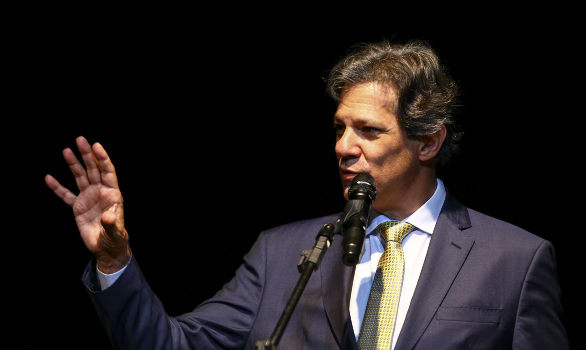 O ministro da Fazenda, Fernando Haddad, assume o cargo em cerimônia no Centro Cultural Banco do Brasil (CCBB). Foto: Marcelo Camargo