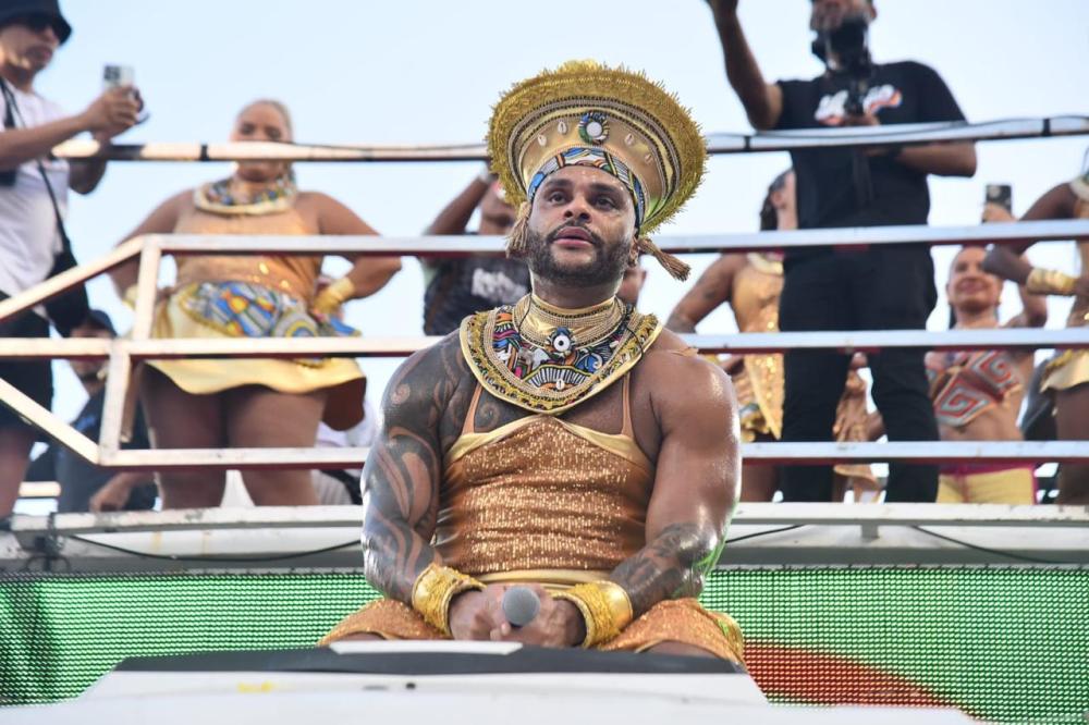 Salvador/Ba: Desfile nas Muquiranas marca última apresentação de Tony Salles, frente ao Parangolé, no Carnaval de Salvador