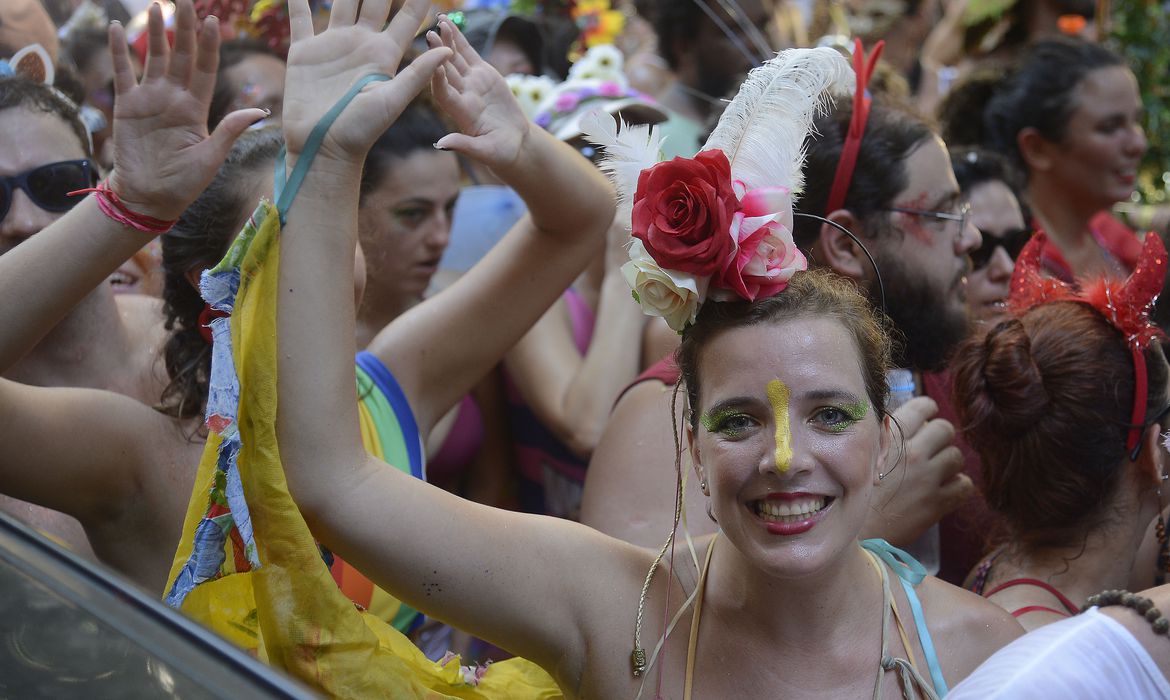 Bloco Cordão do Boitatá arrasta milhares de foliões em desfile de pré-carnaval pelas ruas do centro do Rio de Janeiro Foto: Tomaz Silva