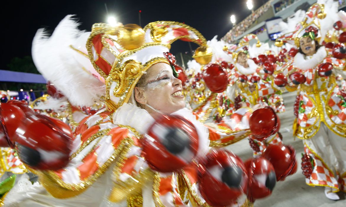Rio de Janeiro - Desfile da União da Ilha no segundo dia de apresentações do Grupo Especial das Escolas de Samba do Rio, na Sapucaí (Tânia Rêgo/Agência Brasil)