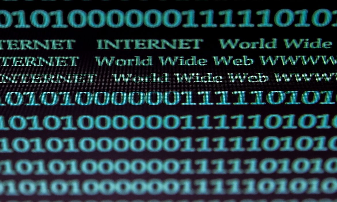 www, internet,código binário Foto: Marcello Casal Jr