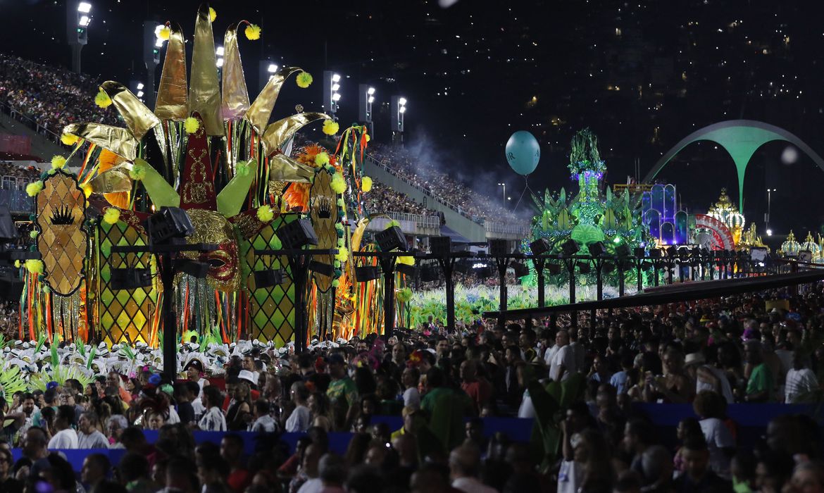 Rio de Janeiro (RJ), 19/02/2023 - A escola de samba Império Serrano desfila em homenagem ao sambista Arlindo Cruz no Sambódromo da Marquês de Sapucaí. Foto: Fernando Frazão/Agência Brasil