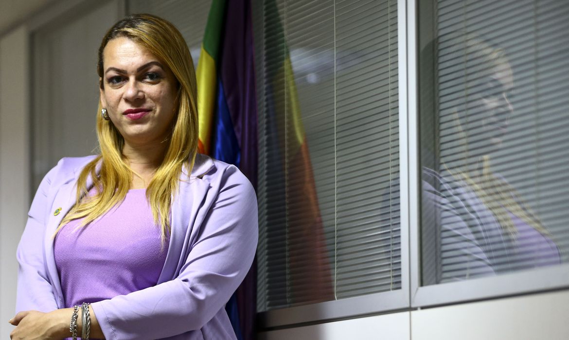 A Secretária Nacional LGBTQIA+ do Ministério dos Direitos Humanos, Symmy Larrat. Foto: Marcelo Camargo