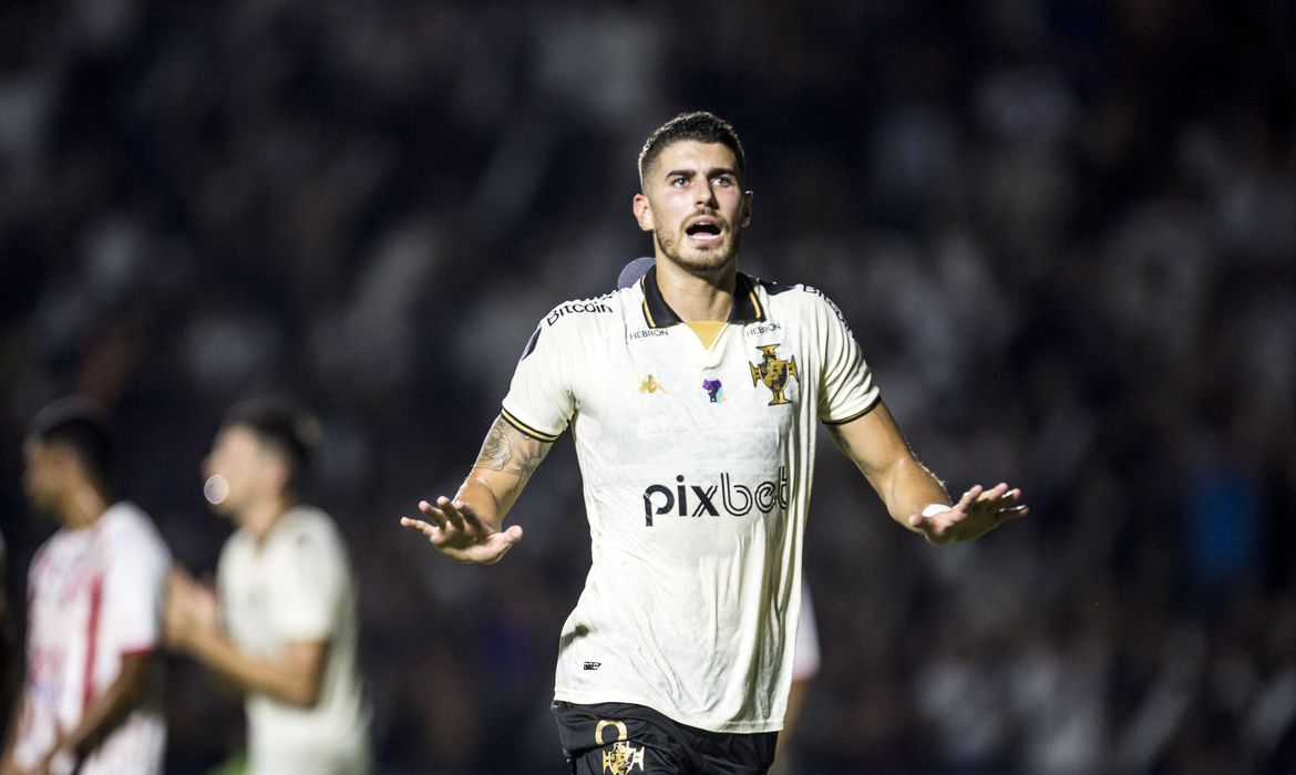 Pedro Raul comemora seu gol, o segunda na partida entre Vasco da Gama x Bangu pelo Campeonato Carioca no Estadio Sao Januario em 9 de marco de 2023. Foto: Daniel RAMALHO/VASCO