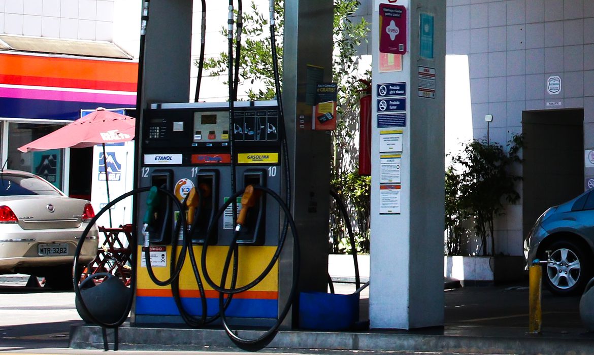 São Paulo - Posto de gasolina em Pinheiros. Foto: Rovena Rosa