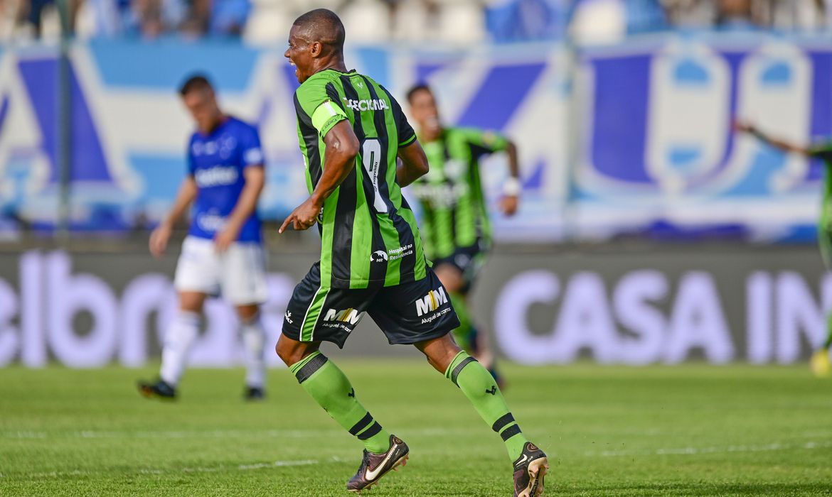durante partida entre Cruzeiro e América válida pelas semi-finais, jogo de ida, do Campeonato Mineiro 2023 - realizada na Arena do Jacaré na cidade de Sete Lagoas na tarde deste sábado. Foto: Mourão Panda / América