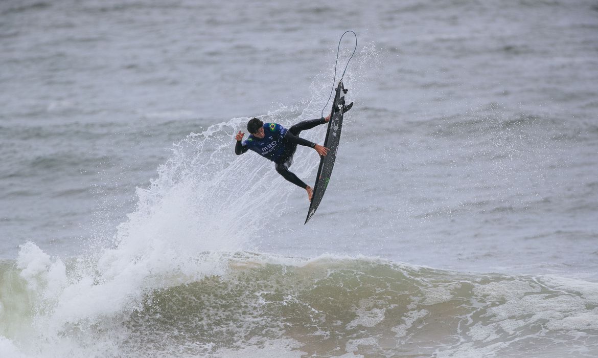PENICHE, LEIRIA, PORTUGAL - MARCH 11: Yago Dora of Brazil surfs in Heat 8 of the Opening Round at the MEO Rip Curl Pro Portugal on March 11, 2023 at Peniche, Leiria, Portugal. (Photo by Thiago Diz/World Surf League)
