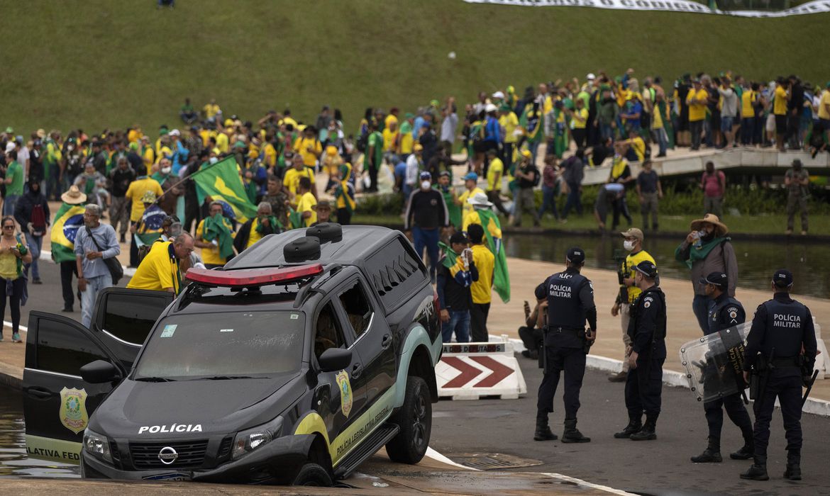 Manifestantes fazem ato contra governo no dia 8 de janeiro 2023 Foto: Joedson Alves