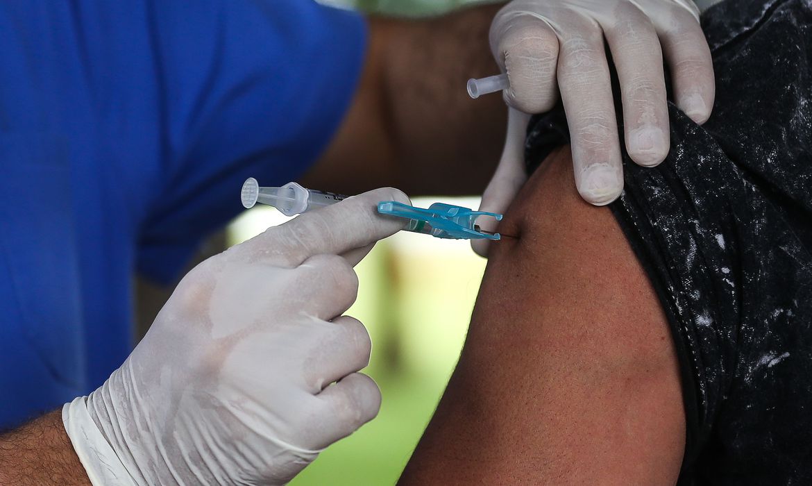 Movimentação de idosos no posto da 612 Sul para Vacinação contra Influenza Fote: Marcello Casal Jr