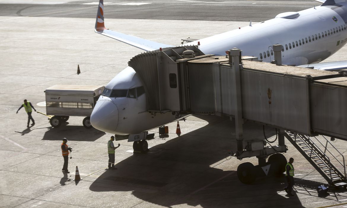 Movimentação de aviões comerciais no aeroporto de Brasília. Foto: Marcelo Camargo