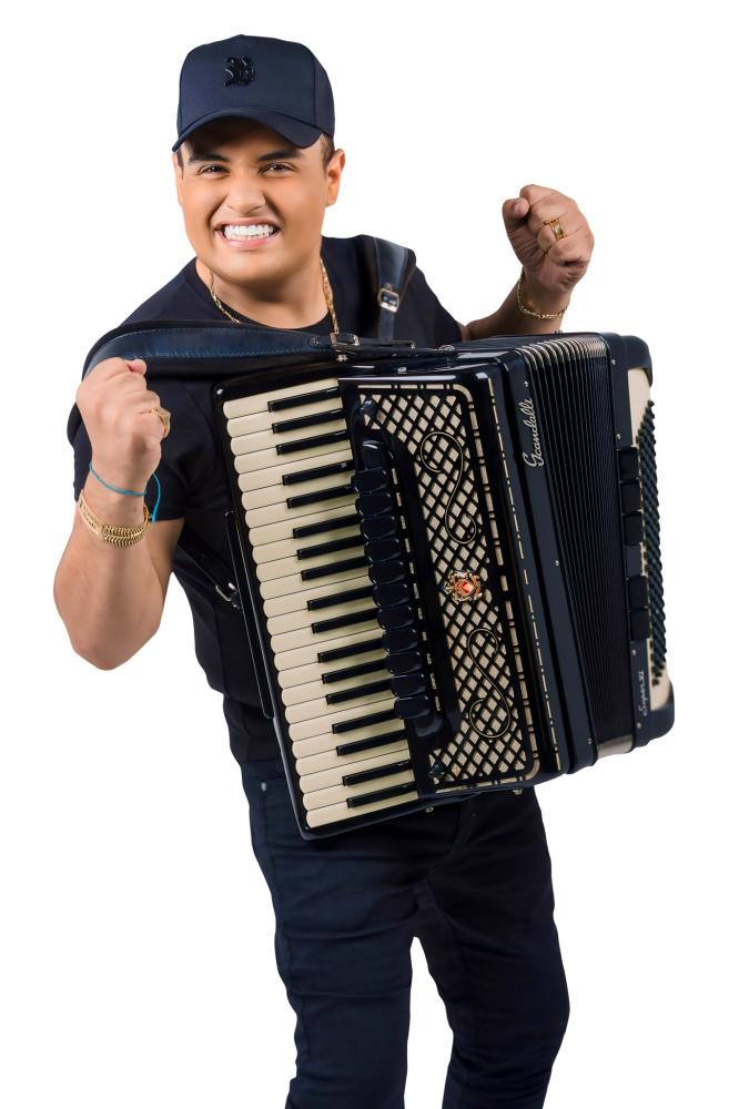 Tarcísio do Acordeon lança "Sai do Mei" sua aposta junina 