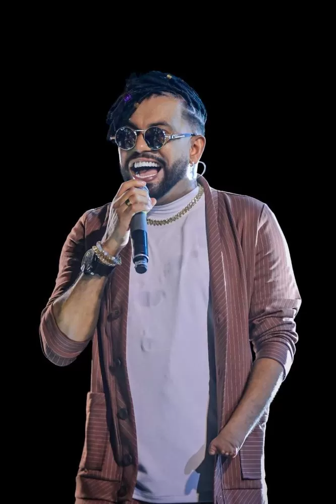 Silvanno Salles lança de uma só vez, três clipes gravados na Europa. O arrocheiro terá 36 shows nos festejos juninos 
