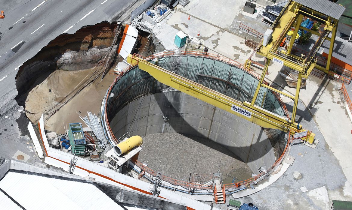 An aerial view shows part of an expressway collapsed above a construction site where Spain's Acciona SA was excavating a tunnel for a new metro line in Sao Paulo, Brazil, February 1, 2022. REUTERS/Carla Carniel