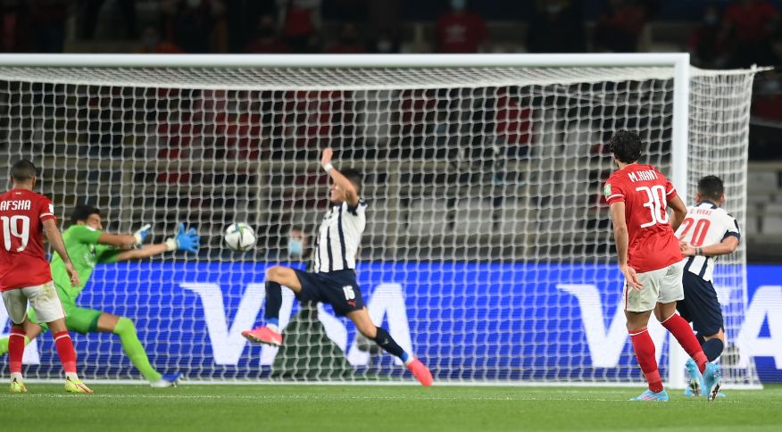 O lateral Mohamed Hany (camisa 30) garantiu a classificação do Al Ahly para a semifinal do Mundial de Clubes da Fifa Michael Regan - 5.fev.2022/FIFA/FIFA via Getty Images