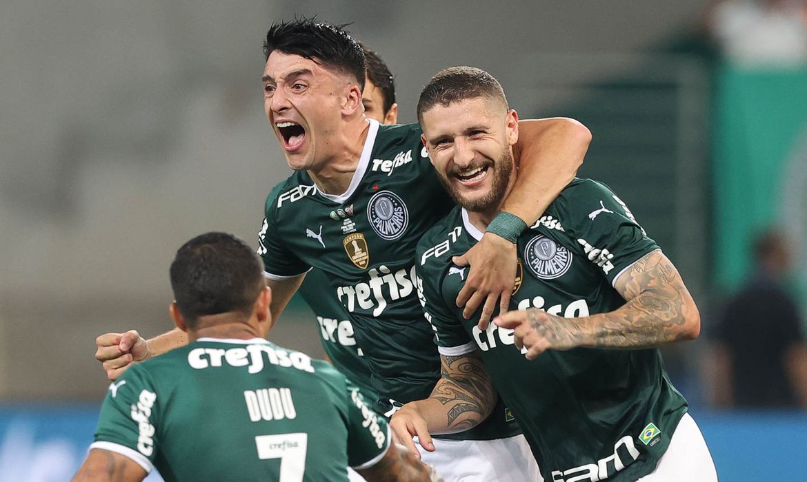 O jogador Zé Rafael, da SE Palmeiras, comemora seu gol contra a equipe do C Athletico Paranaense, durante partida válida pelas finais, volta, da Recopa Sul-Americana, na arena Allianz Parque. (Foto: Cesar Greco)