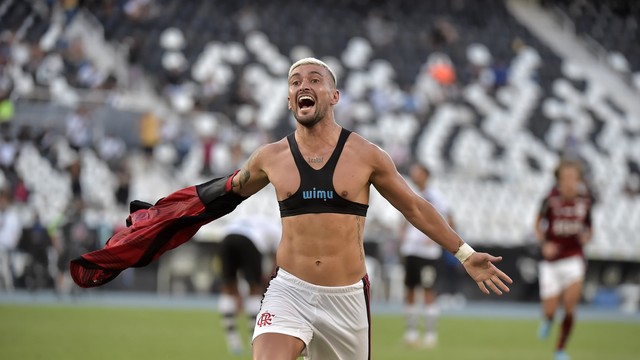 Arrascaeta comemora o gol da vitória (Foto: André Durão)
