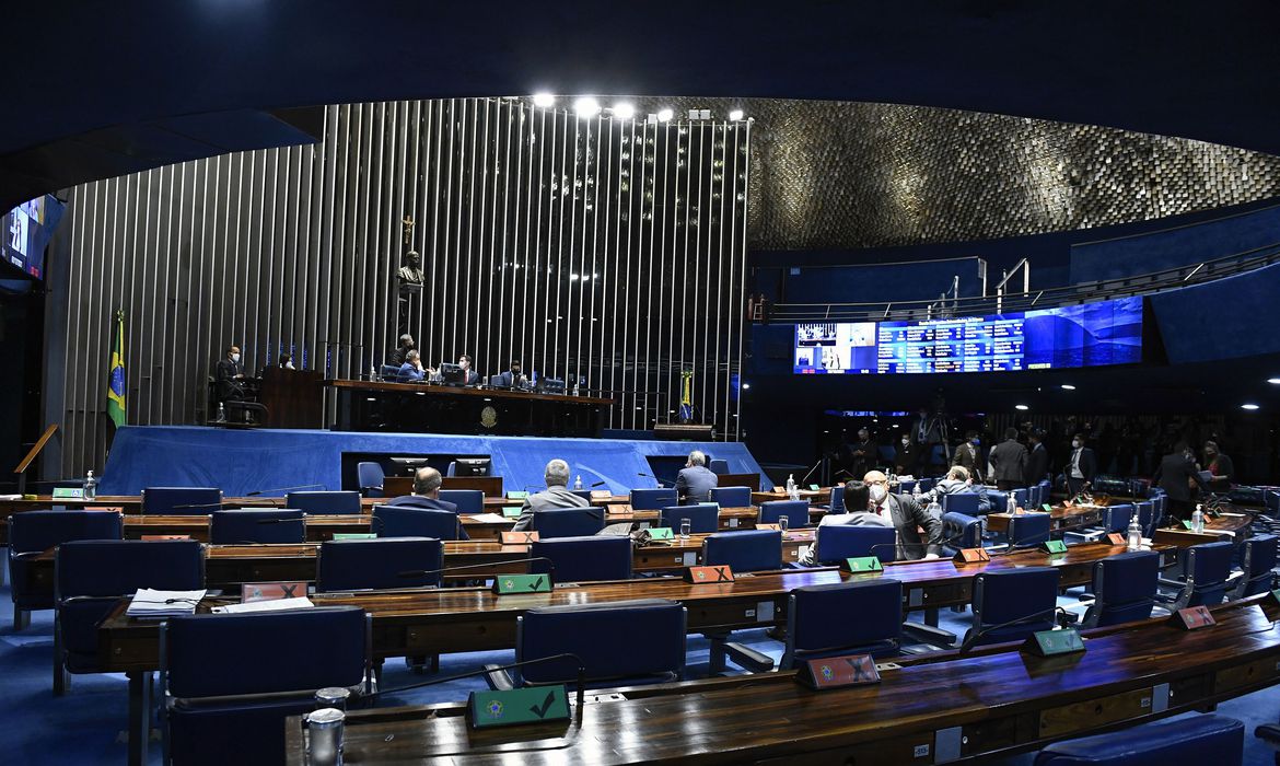 Plenário do Senado Federal durante sessão deliberativa extraordinária semipresencial destinada a votar a PEC 23/2021, chamada de PEC dos Precatórios. A proposta estabelece o novo regime de pagamentos de precatórios, modifica normas relativas ao Novo Regim