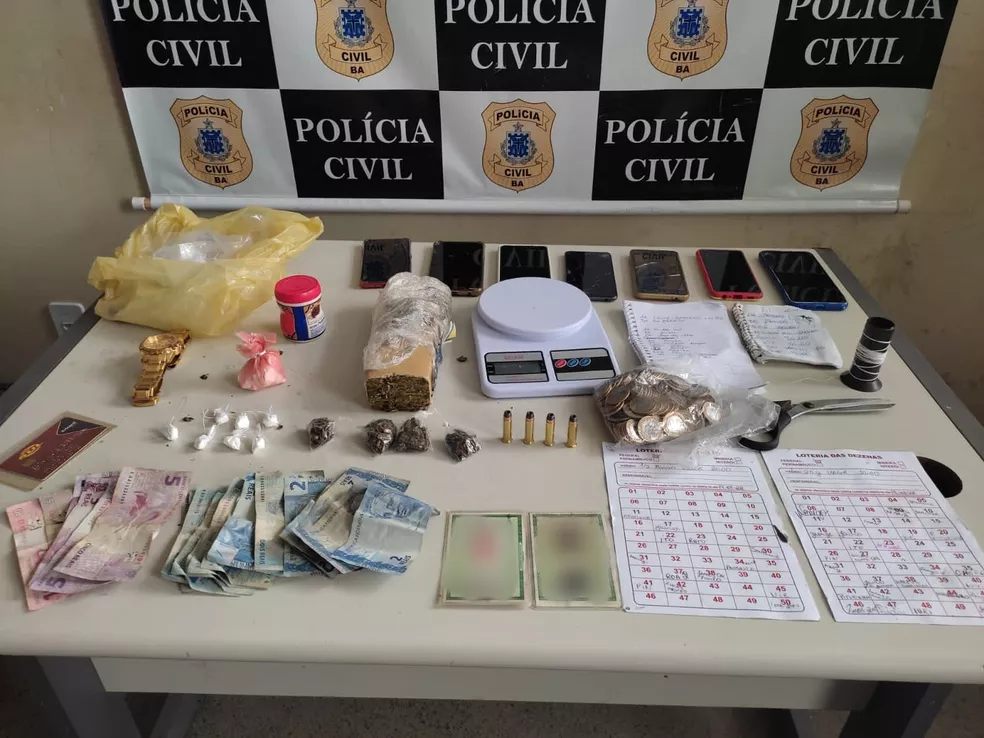 Homem foi preso em Santo Antônio de Jesus após ser flagrado com rifa que oferecia drogas como prêmio na Bahia — Foto: Divulgação/Polícia Civil