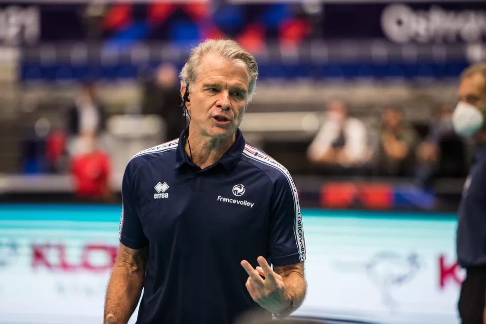 Bernardinho não é mais o treinador da França — Foto: Divulgação/CEV