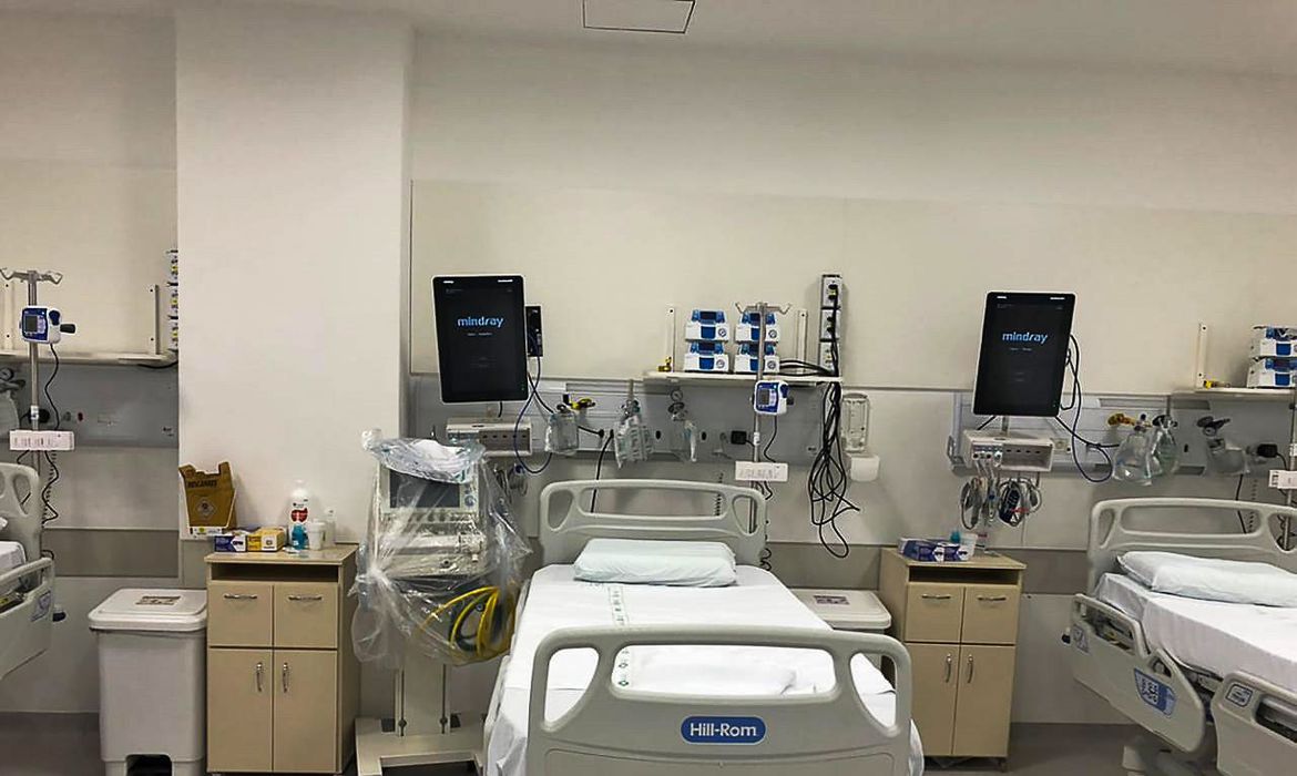 O Hospital de Clínicas de Porto Alegre (HCPA) ampliou sua capacidade de atendimento para pacientes de coronavírus que precisam de terapia intensiva. A instituição passou a contar com 99 leitos em um novo Centro de Terapia Intensiva (CTI). Até março, a uni
