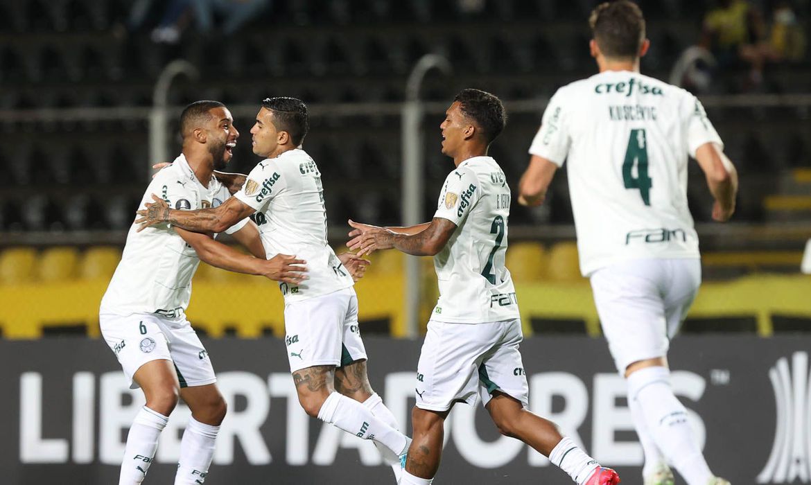 O jogador Dudu, da SE Palmeiras, comemora seu gol contra a equipe do Deportivo Táchira FC, durante partida válida pela fase de grupos, da Copa Libertadores, no Estádio Pueblo Nuevo. (Foto: Cesar Greco)