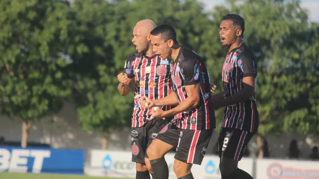 Thiaguinho comemora gol do Atlético de Alagoinhas sobre o Jacuipense (Foto: ASCOM AAC/Mr Fotografia